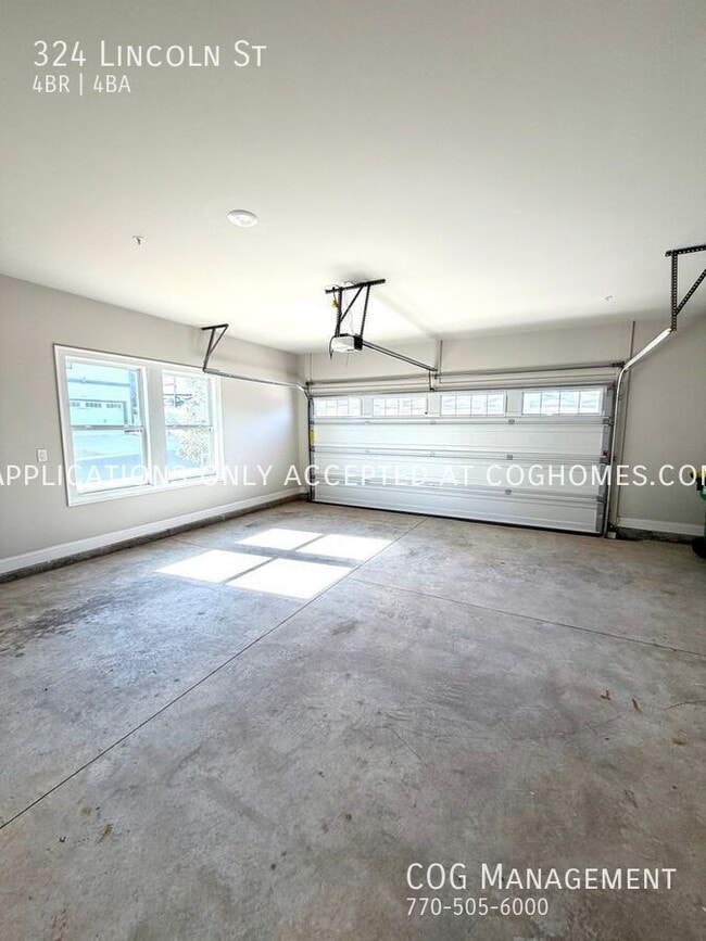 Building Photo - 324 Lincoln St