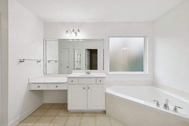 Building Photo - Located in the highly desirable McKays Mill community in Franklin, TN