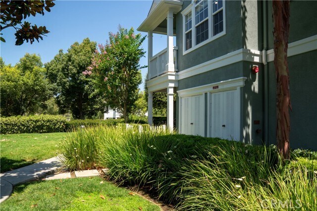 Building Photo - 71 Strawflower St