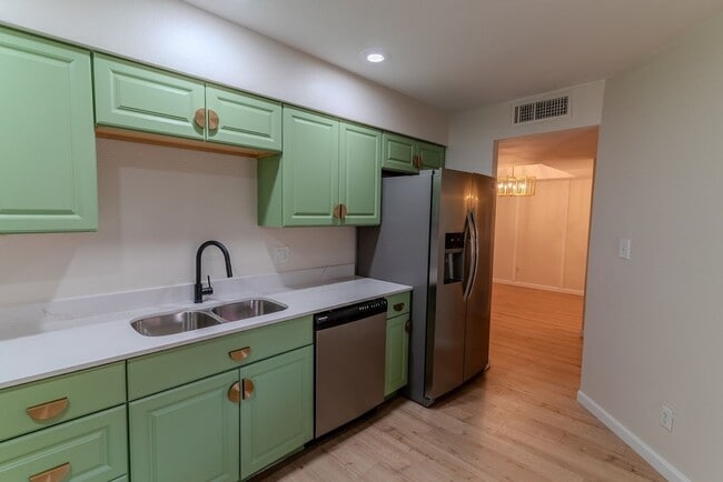 Building Photo - Beautiful 2-bedroom condo is now available...