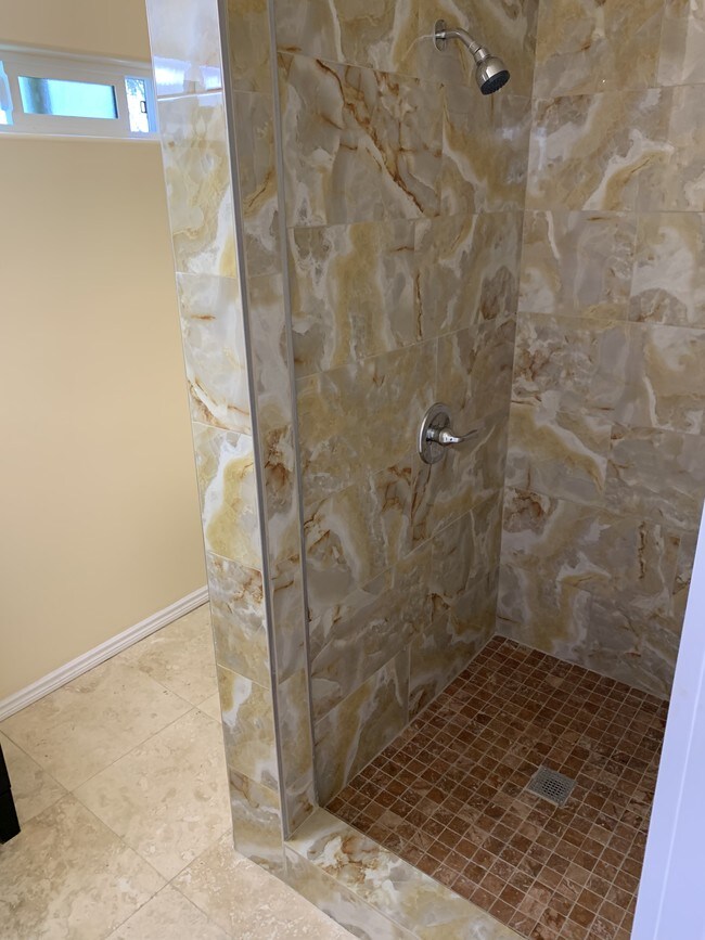 Master Bath - 6136 Cahuenga Blvd