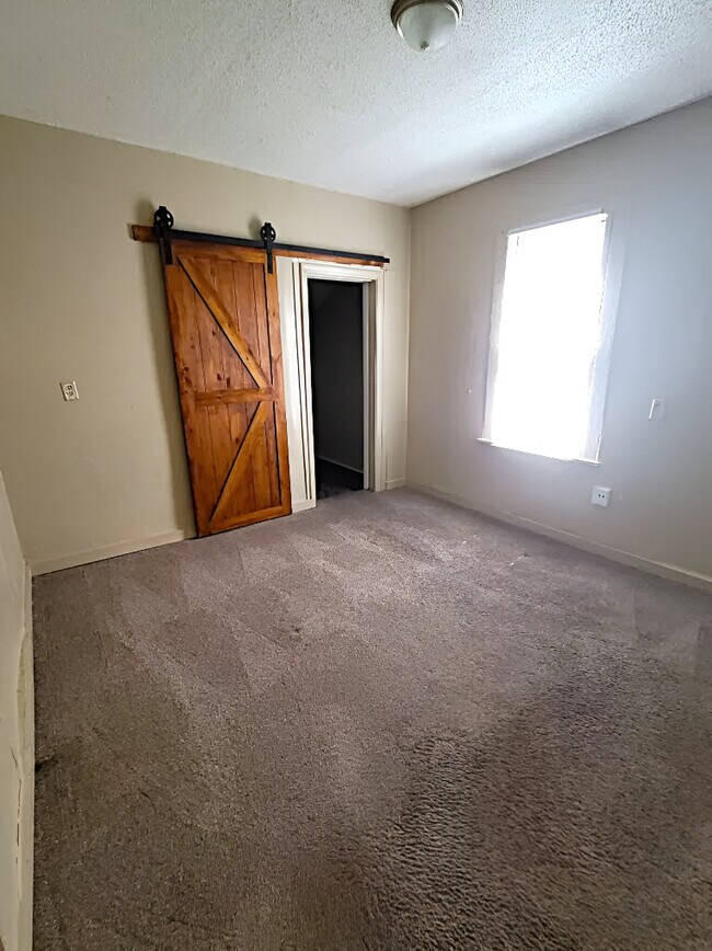 Building Photo - 1607 Draper St