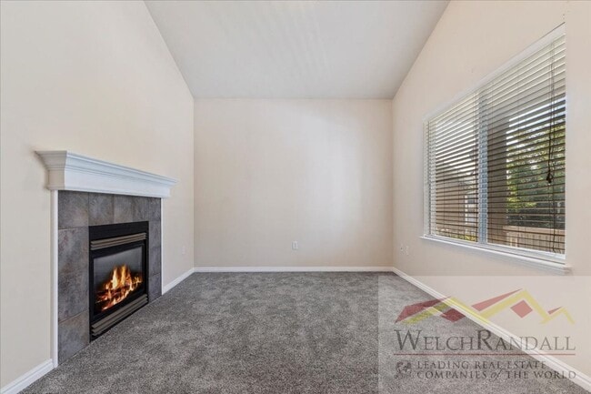 Building Photo - Spacious Residence in Taylorsville – 5 Bed...