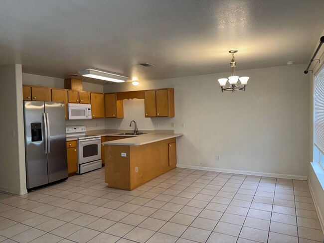 Building Photo - Duplex for rent