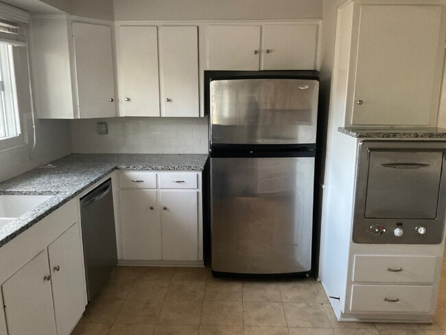 Building Photo - 515 Cave Ln