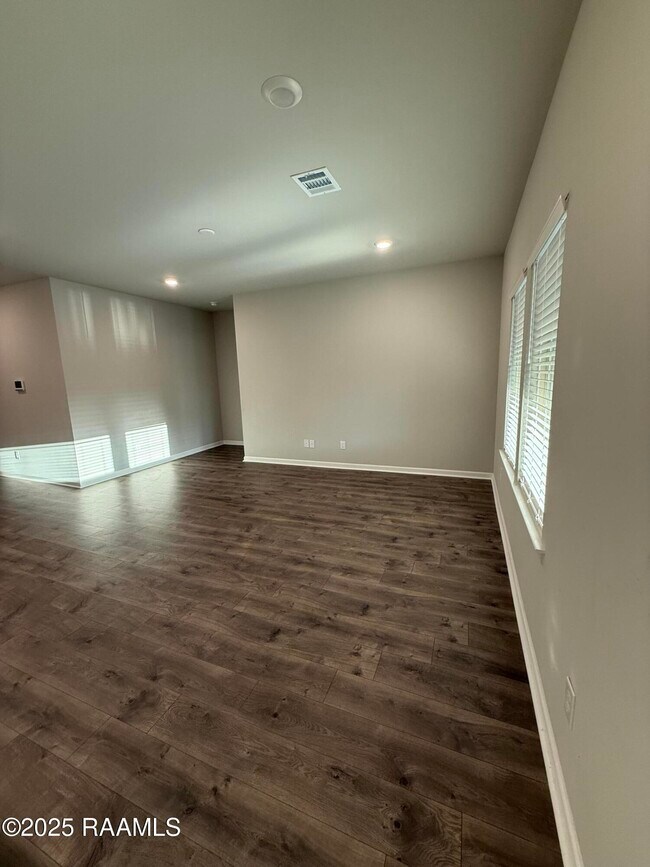 Building Photo - 200 Broussard Hl Dr