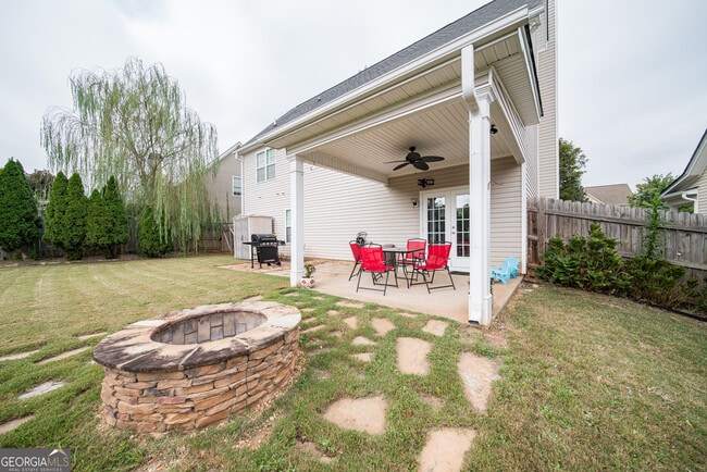Building Photo - 334 Stillwood Dr