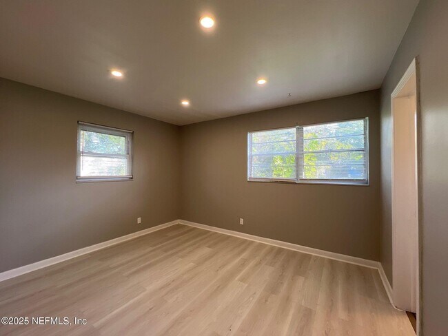 Building Photo - 9028 Castle Blvd