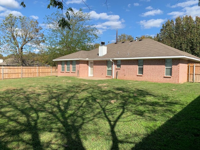 Building Photo - Beautiful 3 Bedroom, 2 Bath Home in Flint!