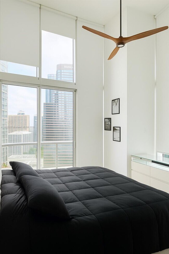 Building Photo - 475 Brickell Ave