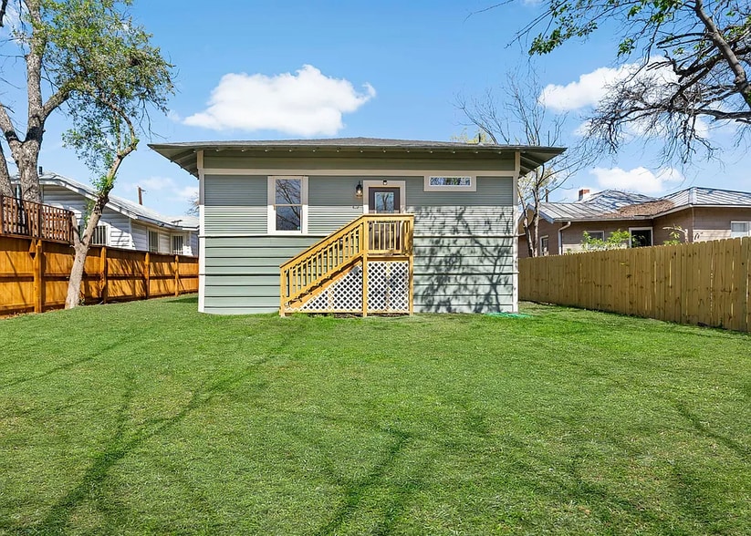 Building Photo - 506 E Evergreen St