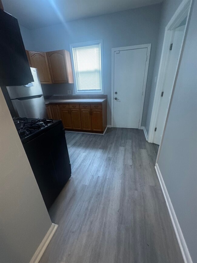 Building Photo - 311 Ege Ave