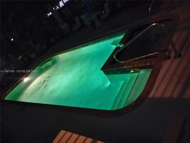 Building Photo - 305 SE 12th Ave