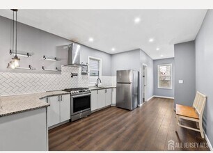 Building Photo - 487 S 17th St