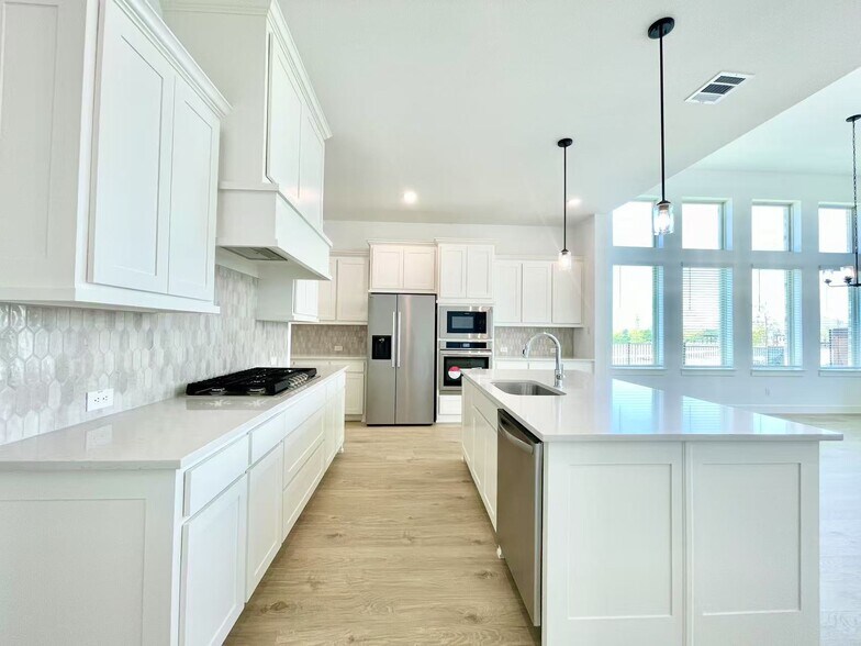 Building Photo - 15603 Valerian Trl