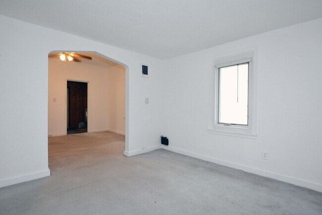 Building Photo - Spacious 4-Bed 3-Bath Home Available Now in NE Minneapolis!