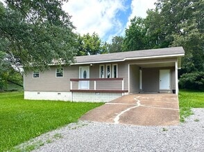 Building Photo - 3 Bedroom/1 Bathroom Home in Batesville
