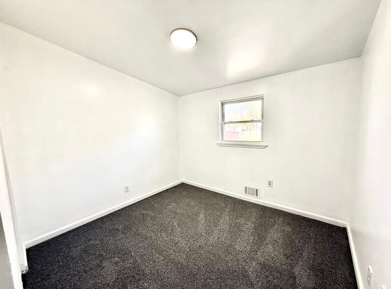 Building Photo - 6 Citadel Ct