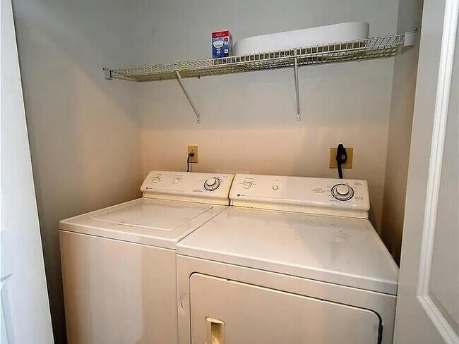 Building Photo - 3040 Peachtree Rd