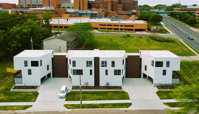 Building Photo - 5 Fyfer Pl