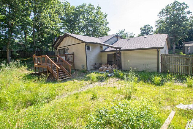 Building Photo - 3104 Oak Lawn Dr