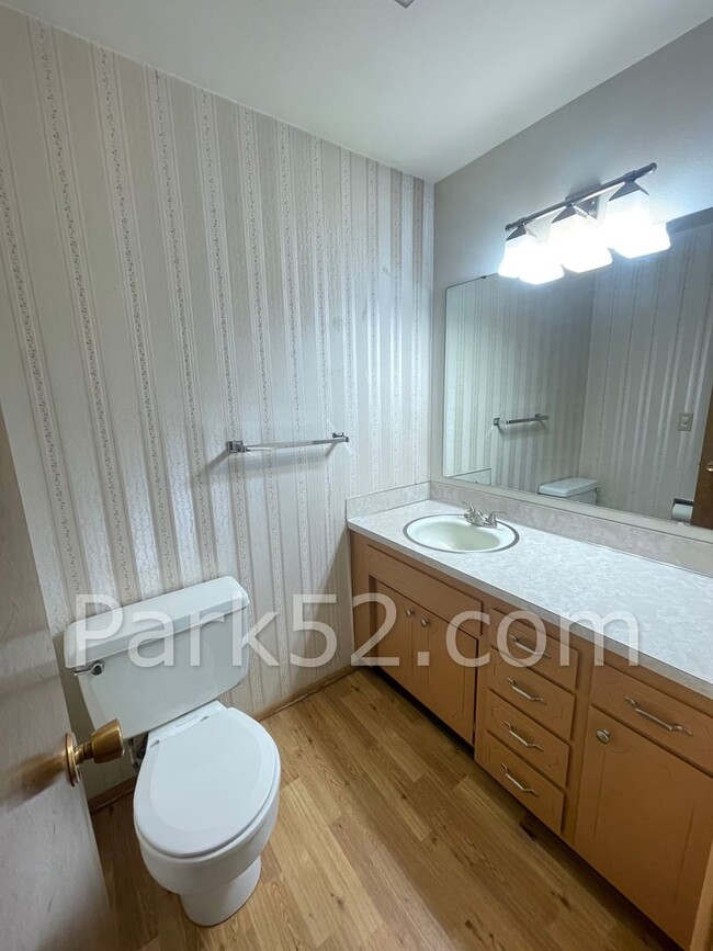 Building Photo - $500 Off 1st Full Month! 2 Bedroom Townhom...