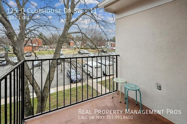 Building Photo - 125 Clubhouse Dr SW