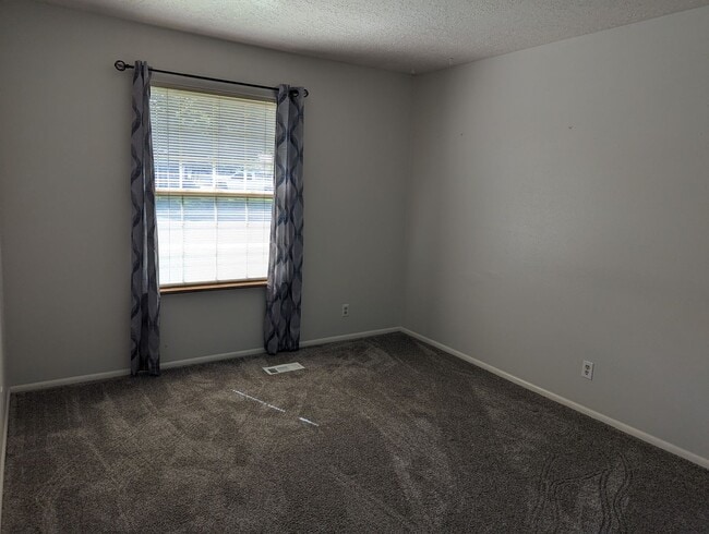 Building Photo - 3 Bedroom on the north side of Twin Falls