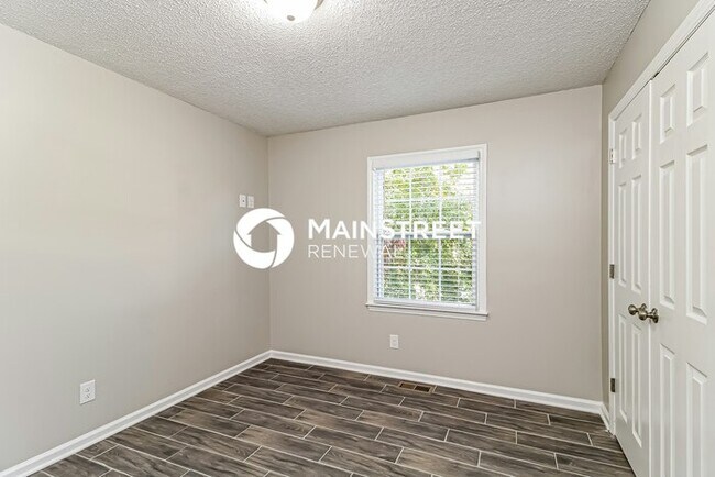 Building Photo - 3 Bedroom Pet-Friendly Home in Greensboro, NC with Main Street Renewal