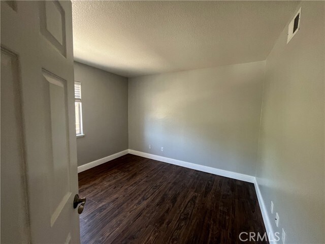 Building Photo - 2300 Meadow View Ln