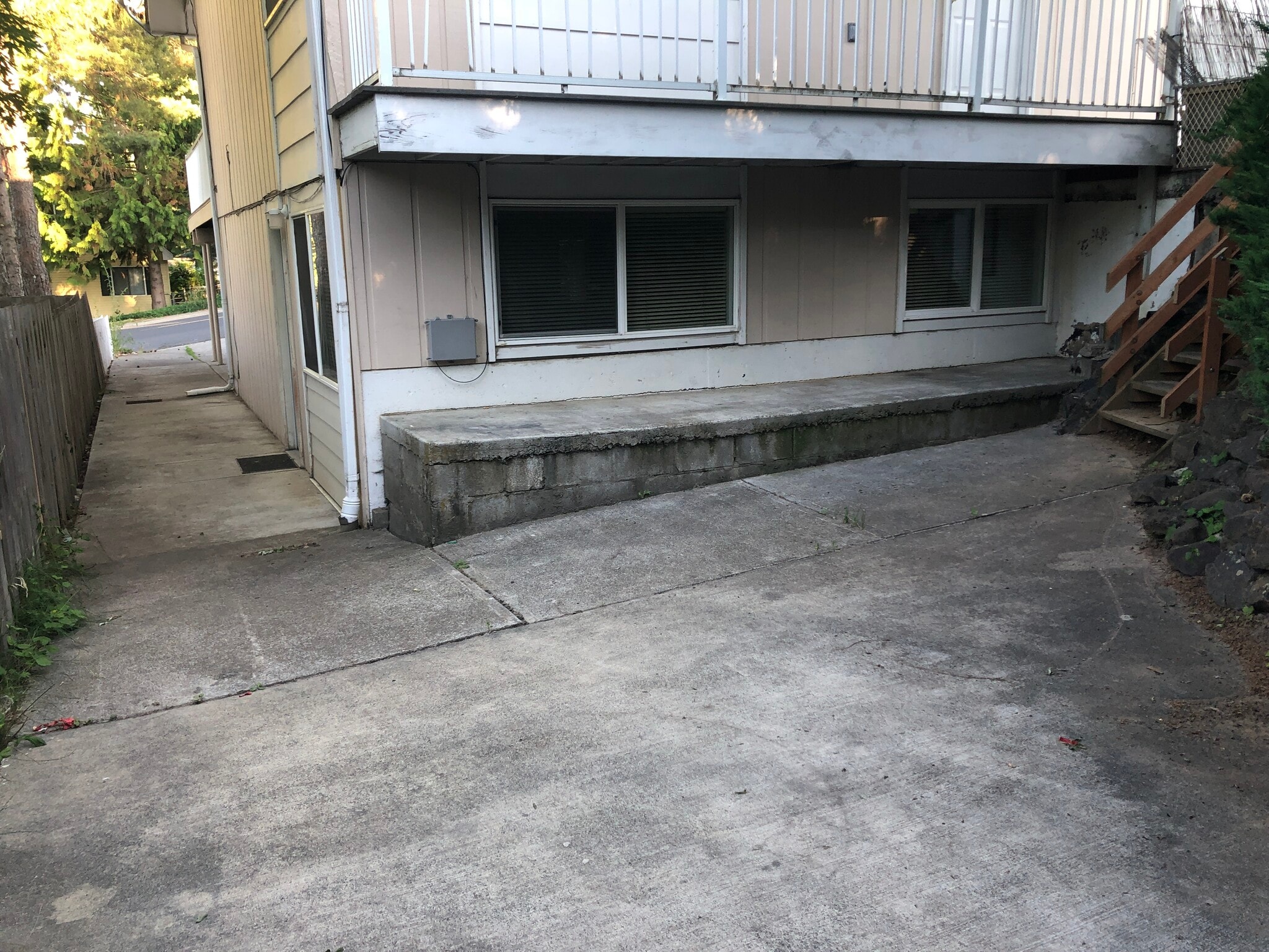 Building Photo - 450 NW Larry St