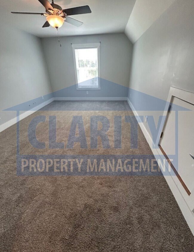 Building Photo - Charming 3-bedroom home!