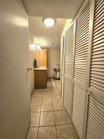 Building Photo - 8250 Chase Way