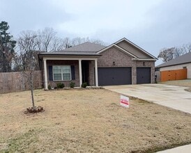 Building Photo - Stunning Spacious 4 bedroom 3 bath home in Oakland