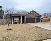 Building Photo - Stunning Spacious 4 bedroom 3 bath home in Oakland