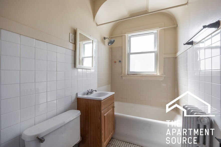 Building Photo - 5559 W Altgeld St
