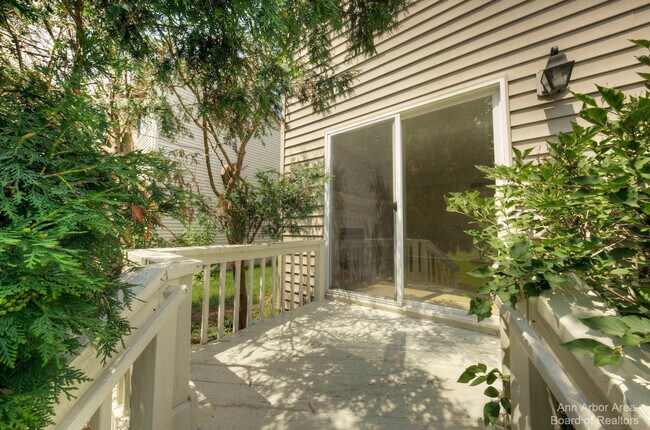 Building Photo - 3127 Dunwoodie Rd