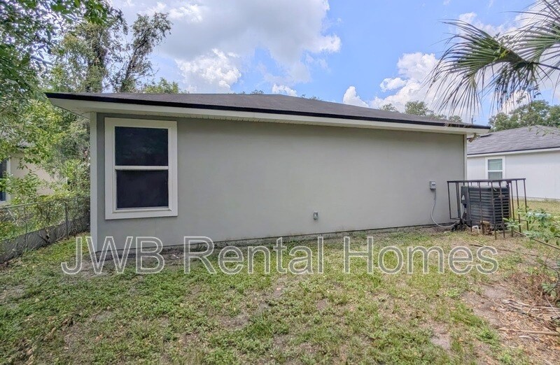Building Photo - 8253 Nussbaum Dr
