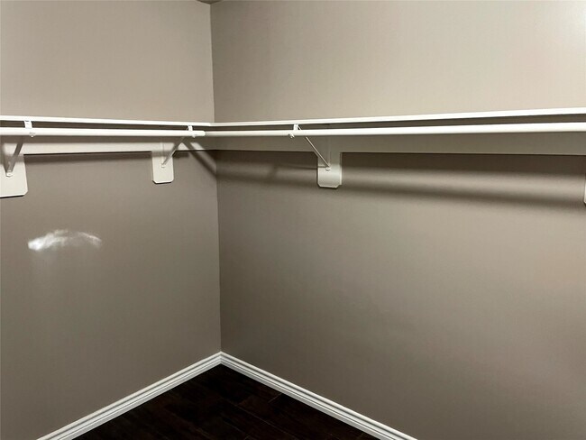 Building Photo - 2314 Colonial Springs Ln