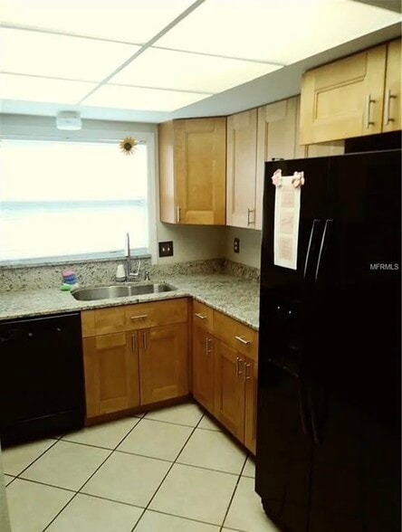 Updated kitchen - 3001 S Pines Dr