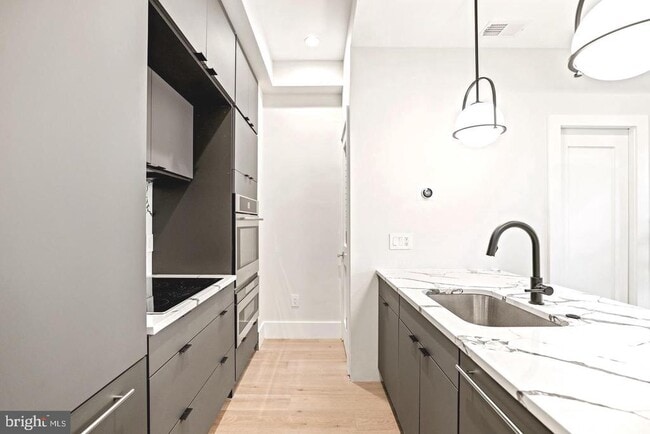 Building Photo - 1128 6th St NW