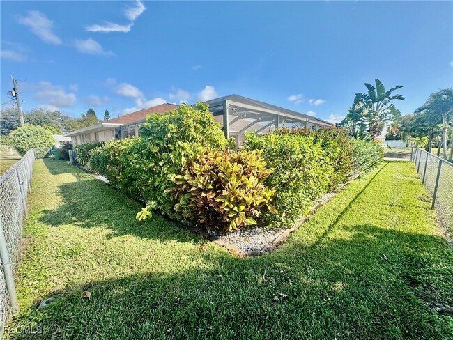 Building Photo - 1220 SE 19th Ln