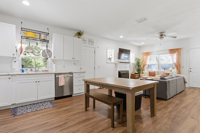 Building Photo - 3203 N Bailey St