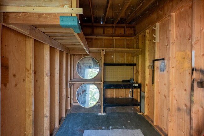 Building Photo - 10930 Oro Vista Ave