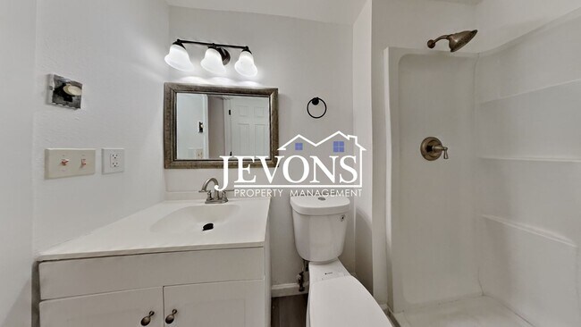Building Photo - 2076 E 56th St