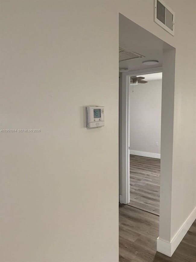 Building Photo - 442 NE 210th Cir Terrace