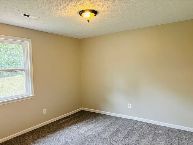 Building Photo - 42 Westgate Park Ln