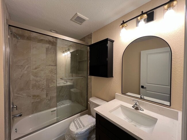 Building Photo - 2/2 Duplex / New Construction