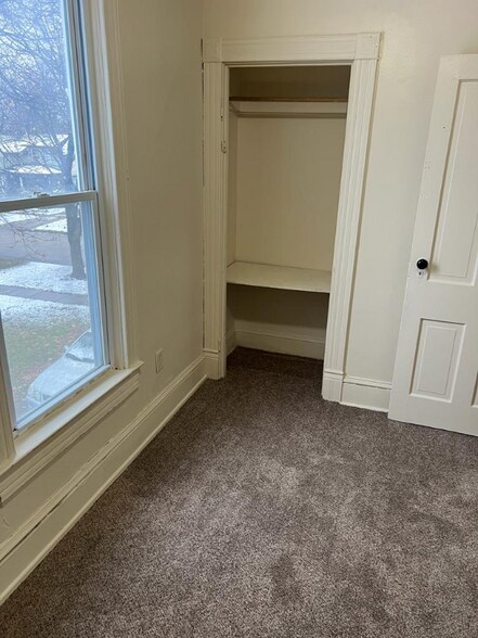 Building Photo - 802 Elm St