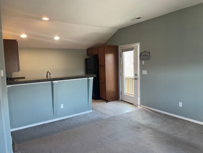 Building Photo - One bedroom apartment